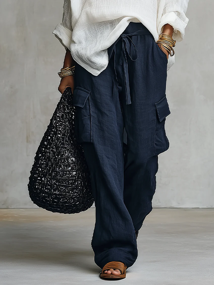Calvyre-Paris | Louise | Ensemble blouse à col V et pantalon large bleu marine