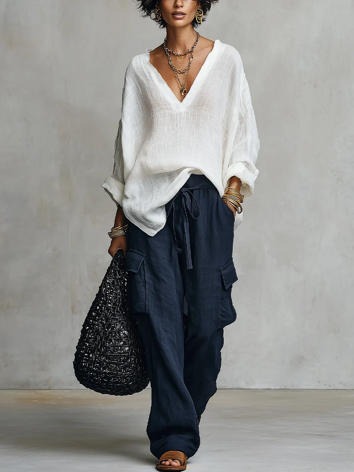 Calvyre-Paris | Louise | Ensemble blouse à col V et pantalon large bleu marine