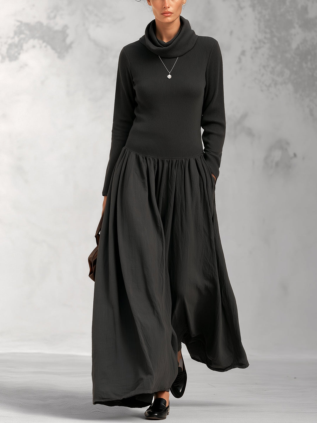 Calvyre-Paris | Pauline | Robe longue noire à col montant côtelé