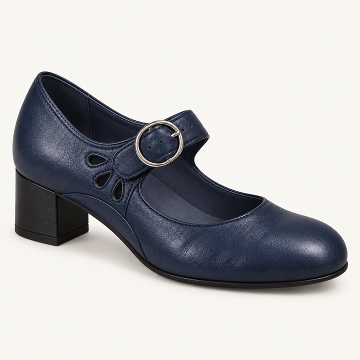 Calvyre-Paris | Babies en Cuir à Talon pour Femme | Tessa — Bleu Marine, sur fond blanc cassé.