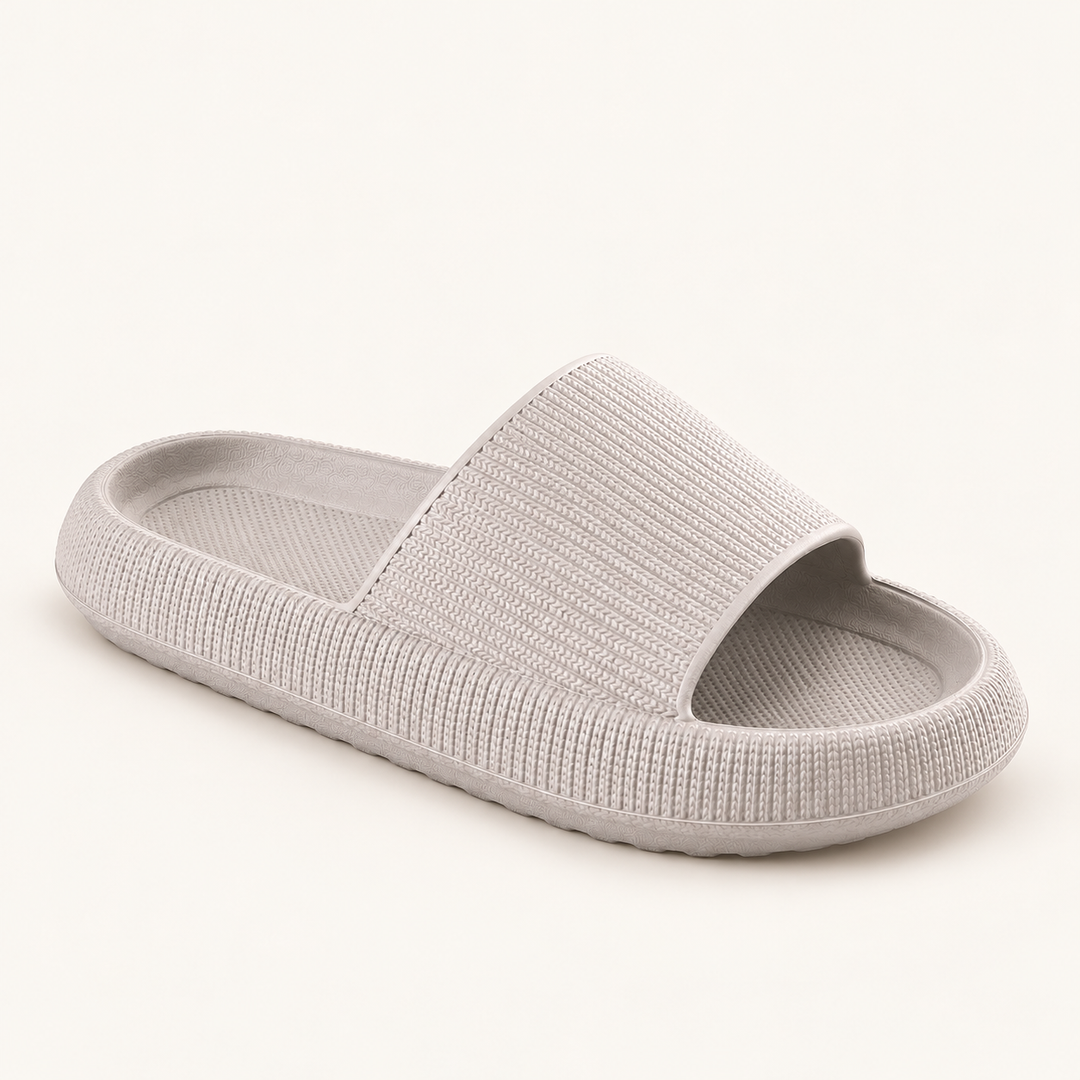 Cloud-Flops by Calvyre-Paris — Gris clair, sur fond blanc cassé.