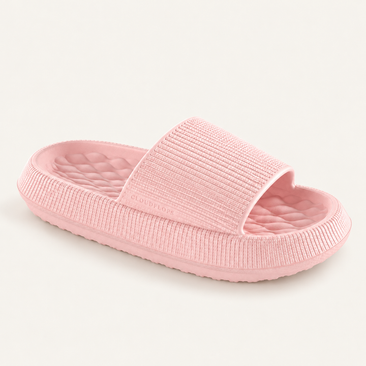 Cloud-Flops by Calvyre-Paris — Rose poudré, sur fond blanc cassé.
