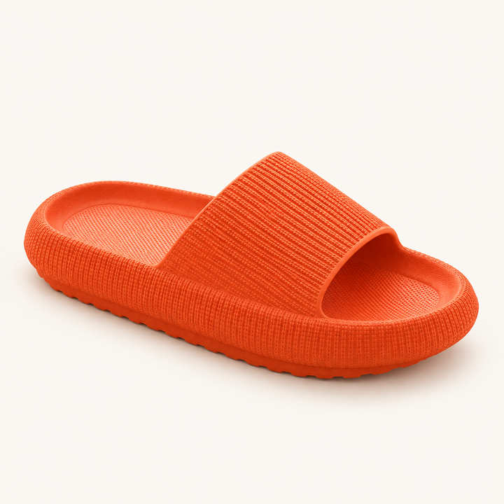 Cloud-Flops by Calvyre-Paris — Orange, sur fond blanc cassé.