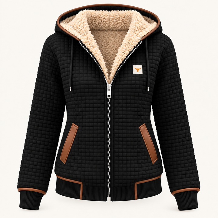 Calvyre-Paris  | Veste Matelassée à Capuche pour Femme Camille — Noir, sur fond blanc cassé.