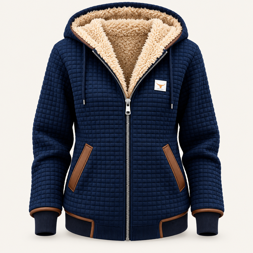 Calvyre-Paris  | Veste Matelassée à Capuche pour Femme Camille — Bleu, sur fond blanc cassé.