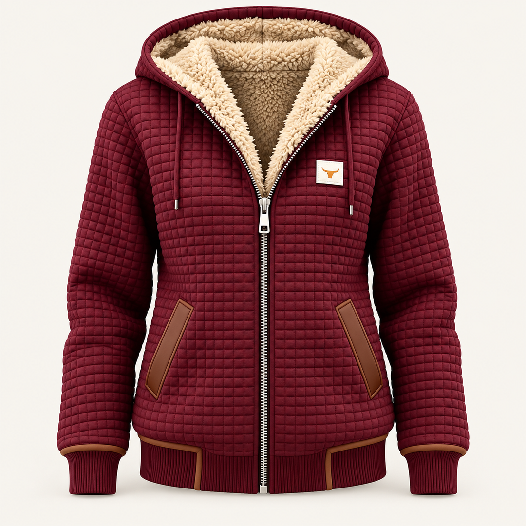 Calvyre-Paris  | Veste Matelassée à Capuche pour Femme Camille — Rouge, sur fond blanc cassé.